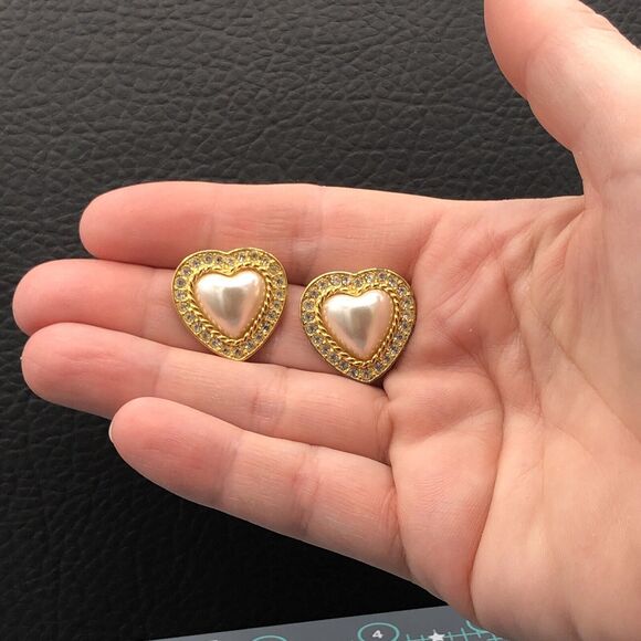 Vintage Rhinestone Heart Earrings Faux Pearl Gold Tone Posts 80s 90s Signed JS - Picture 5 of 7